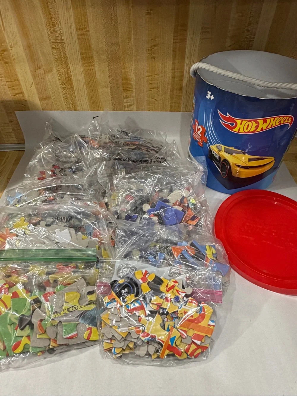 HOT WHEELS  SURE LOX BUCKET OF 11
